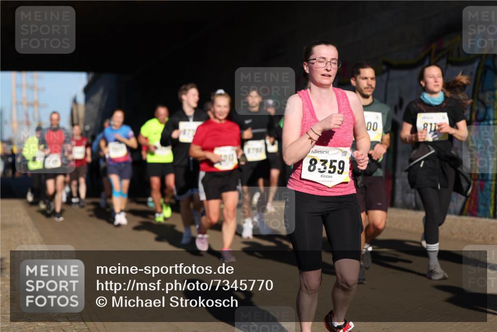 06.10.2024 - 19. swb-Marathon Bremen Michael Strokosch http://msf.ph/oto/7345770 06.10.2024 10:18:23 Laufen 4013, 8359, 00 meine-sportfotos.de