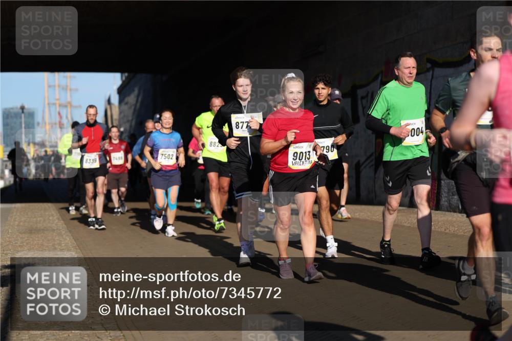 06.10.2024 - 19. swb-Marathon Bremen Michael Strokosch http://msf.ph/oto/7345772 06.10.2024 10:18:24 Laufen 882, 8339, 7495, 7502, 877, 9013, 790, 004 meine-sportfotos.de