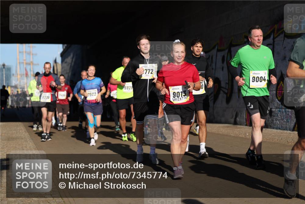06.10.2024 - 19. swb-Marathon Bremen Michael Strokosch http://msf.ph/oto/7345774 06.10.2024 10:18:24 Laufen 8339, 7498, 7502, 8829, 2772, 9013, 0, 9004 meine-sportfotos.de