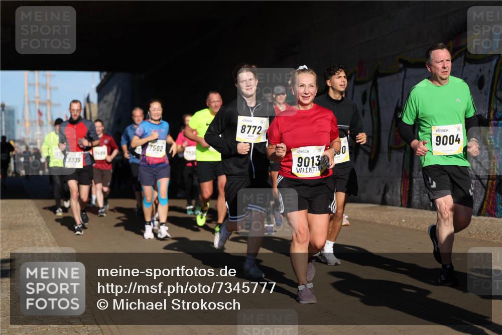 06.10.2024 - 19. swb-Marathon Bremen Michael Strokosch http://msf.ph/oto/7345777 06.10.2024 10:18:24 Laufen 8339, 7502, 8772, 9013, 0, 9004 meine-sportfotos.de