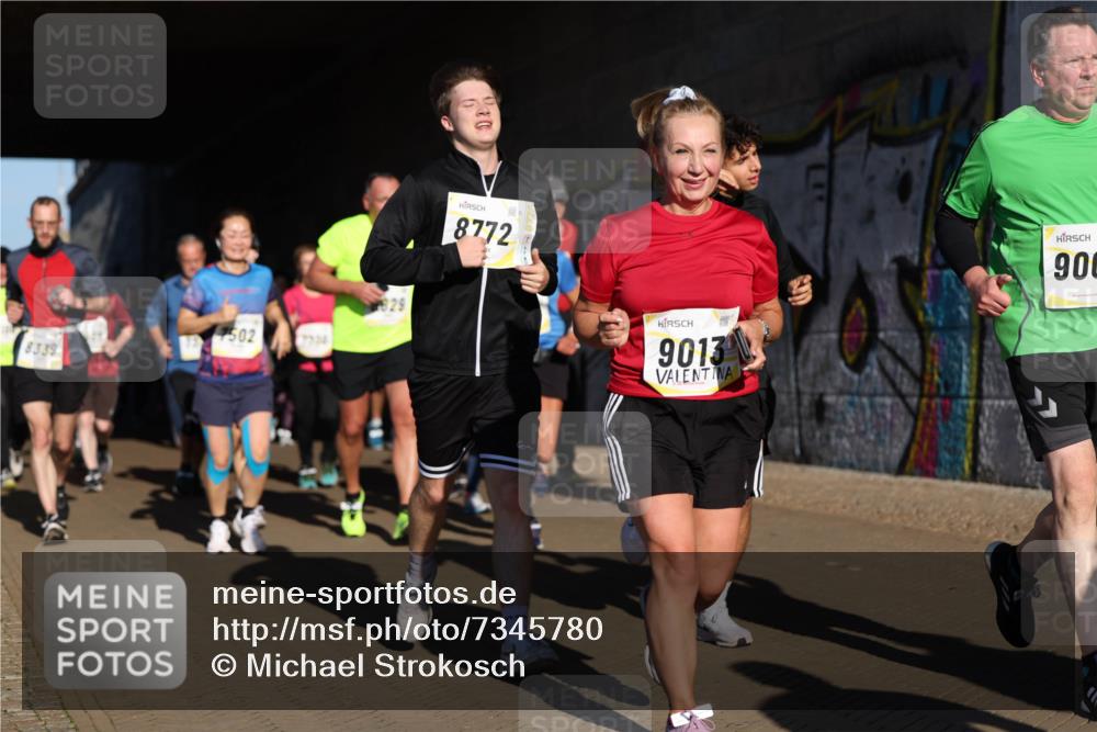 06.10.2024 - 19. swb-Marathon Bremen Michael Strokosch http://msf.ph/oto/7345780 06.10.2024 10:18:25 Laufen 8339, 7502, 8772, 9013, 900 meine-sportfotos.de
