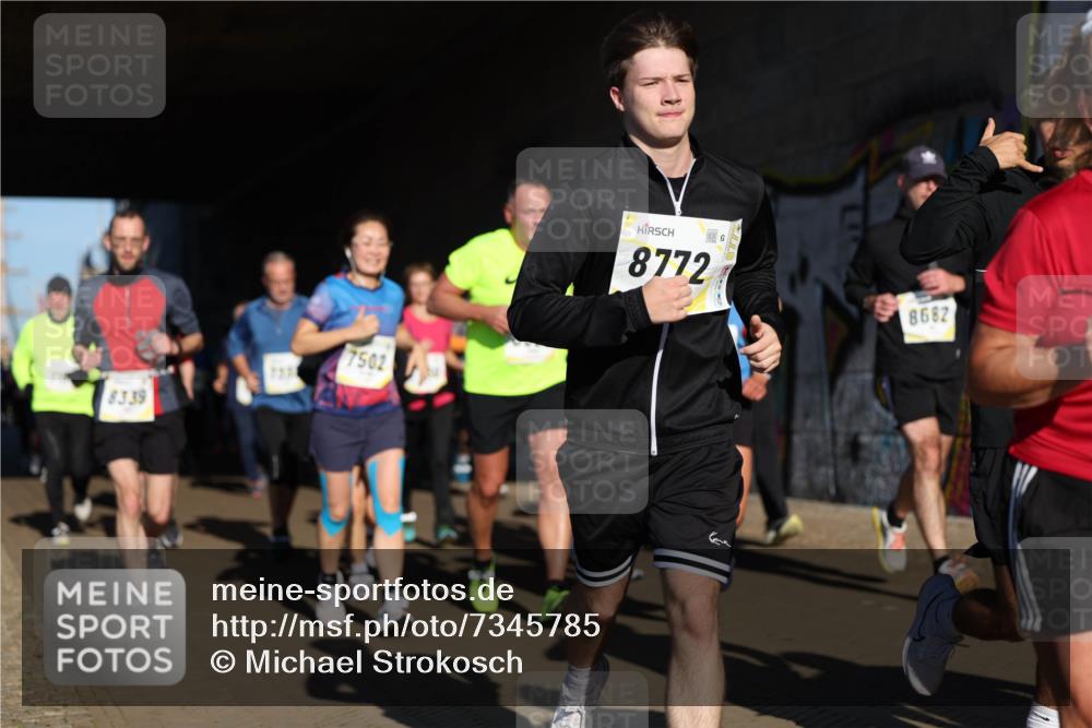 06.10.2024 - 19. swb-Marathon Bremen Michael Strokosch http://msf.ph/oto/7345785 06.10.2024 10:18:26 Laufen 8339, 7275, 7502, 8772, 8682 meine-sportfotos.de