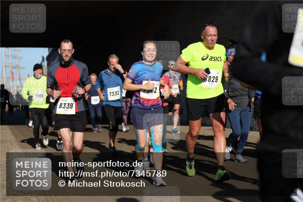 06.10.2024 - 19. swb-Marathon Bremen Michael Strokosch http://msf.ph/oto/7345789 06.10.2024 10:18:26 Laufen 7108, 8339, 7201, 7332, 8829, 582, 7354 meine-sportfotos.de