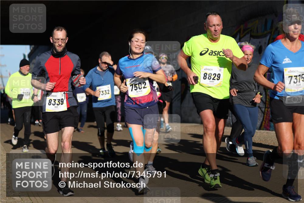06.10.2024 - 19. swb-Marathon Bremen Michael Strokosch http://msf.ph/oto/7345791 06.10.2024 10:18:27 Laufen 7108, 8339, 332, 7502, 8829, 7375 meine-sportfotos.de