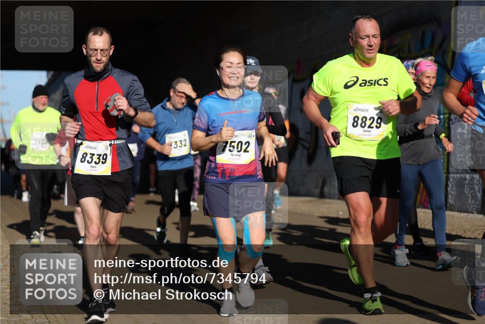 06.10.2024 - 19. swb-Marathon Bremen Michael Strokosch http://msf.ph/oto/7345794 06.10.2024 10:18:27 Laufen 7108, 2024, 29241, 8829, 8339, 9332, 7502 meine-sportfotos.de
