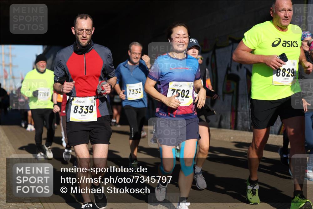 06.10.2024 - 19. swb-Marathon Bremen Michael Strokosch http://msf.ph/oto/7345797 06.10.2024 10:18:27 Laufen 2929, 8829, 7108, 8339, 7332, 7502 meine-sportfotos.de