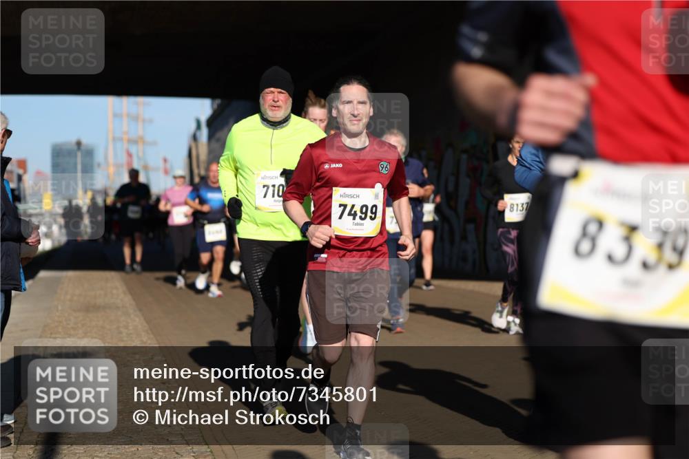 06.10.2024 - 19. swb-Marathon Bremen Michael Strokosch http://msf.ph/oto/7345801 06.10.2024 10:18:28 Laufen 710, 7499, 96, 8137, 8339 meine-sportfotos.de