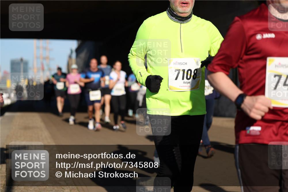 06.10.2024 - 19. swb-Marathon Bremen Michael Strokosch http://msf.ph/oto/7345808 06.10.2024 10:18:30 Laufen 7108, 74 meine-sportfotos.de