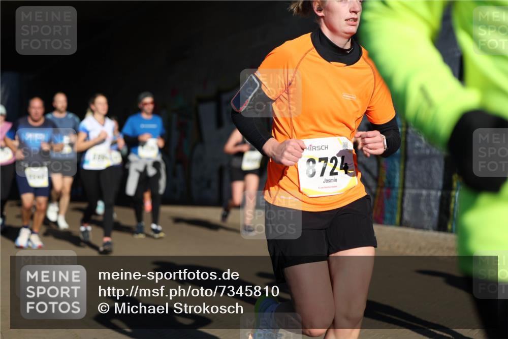 06.10.2024 - 19. swb-Marathon Bremen Michael Strokosch http://msf.ph/oto/7345810 06.10.2024 10:18:31 Laufen 8724 meine-sportfotos.de