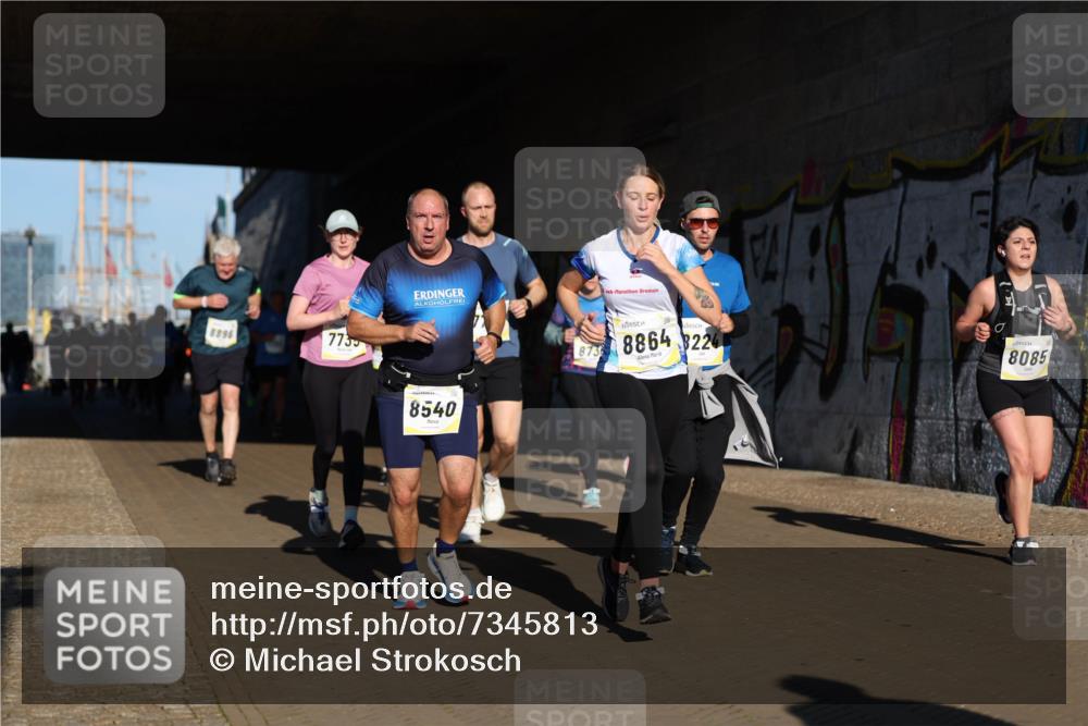 06.10.2024 - 19. swb-Marathon Bremen Michael Strokosch http://msf.ph/oto/7345813 06.10.2024 10:18:32 Laufen 8896, 7735, 8540, 873, 8864, 224, 8085 meine-sportfotos.de