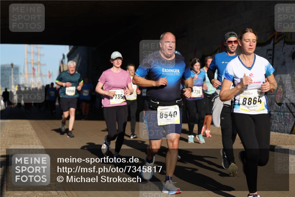 06.10.2024 - 19. swb-Marathon Bremen Michael Strokosch http://msf.ph/oto/7345817 06.10.2024 10:18:33 Laufen 735, 8540, 8736, 8864 meine-sportfotos.de