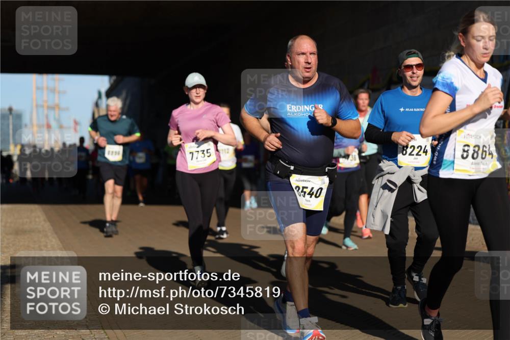 06.10.2024 - 19. swb-Marathon Bremen Michael Strokosch http://msf.ph/oto/7345819 06.10.2024 10:18:33 Laufen 7735, 2, 8540, 8224, 8864 meine-sportfotos.de