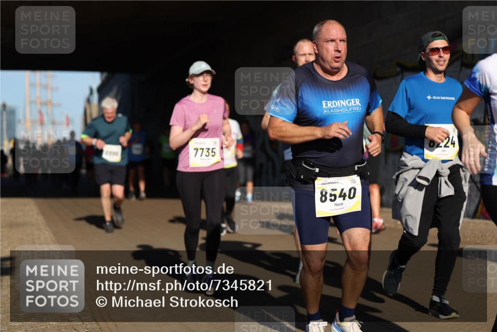 06.10.2024 - 19. swb-Marathon Bremen Michael Strokosch http://msf.ph/oto/7345821 06.10.2024 10:18:33 Laufen 7735, 8540, 224 meine-sportfotos.de