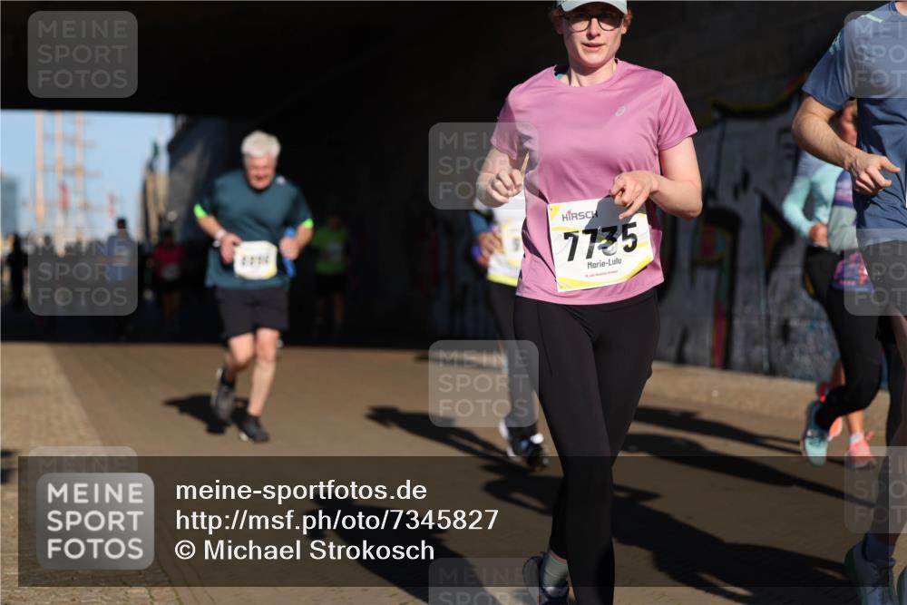 06.10.2024 - 19. swb-Marathon Bremen Michael Strokosch http://msf.ph/oto/7345827 06.10.2024 10:18:34 Laufen 7735 meine-sportfotos.de