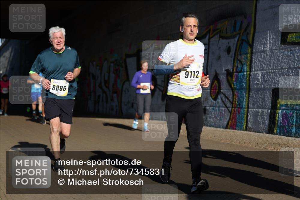 06.10.2024 - 19. swb-Marathon Bremen Michael Strokosch http://msf.ph/oto/7345831 06.10.2024 10:18:35 Laufen 9112, 8896 meine-sportfotos.de