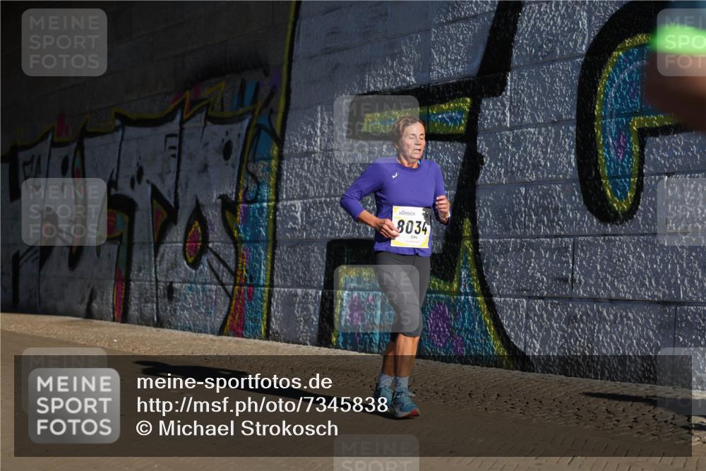 06.10.2024 - 19. swb-Marathon Bremen Michael Strokosch http://msf.ph/oto/7345838 06.10.2024 10:18:38 Laufen 8034 meine-sportfotos.de