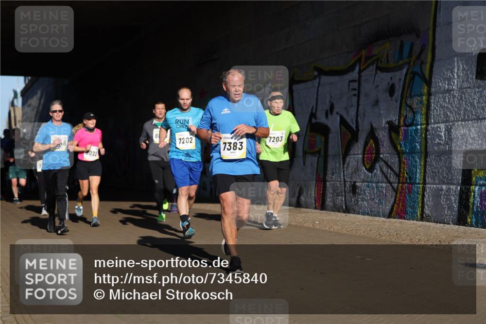 06.10.2024 - 19. swb-Marathon Bremen Michael Strokosch http://msf.ph/oto/7345840 06.10.2024 10:18:39 Laufen 8, 8308, 022, 81, 7202, 7383, 7203 meine-sportfotos.de
