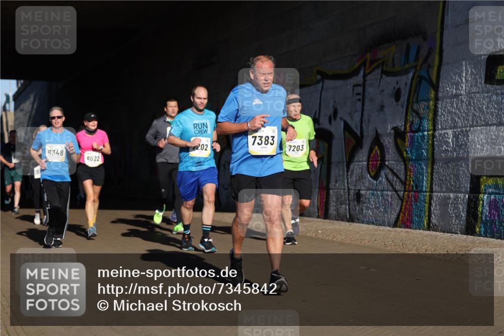 06.10.2024 - 19. swb-Marathon Bremen Michael Strokosch http://msf.ph/oto/7345842 06.10.2024 10:18:39 Laufen 8348, 8022, 202, 7383, 7203 meine-sportfotos.de