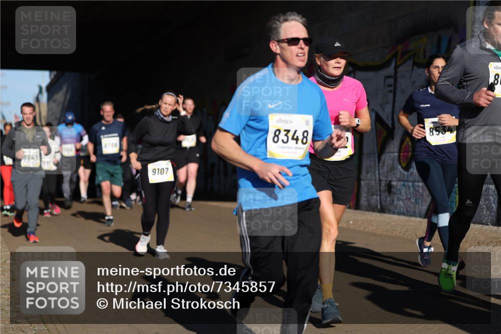 06.10.2024 - 19. swb-Marathon Bremen Michael Strokosch http://msf.ph/oto/7345857 06.10.2024 10:18:42 Laufen 8643, 8708, 9107, 8348, 8534, 6, 8 meine-sportfotos.de