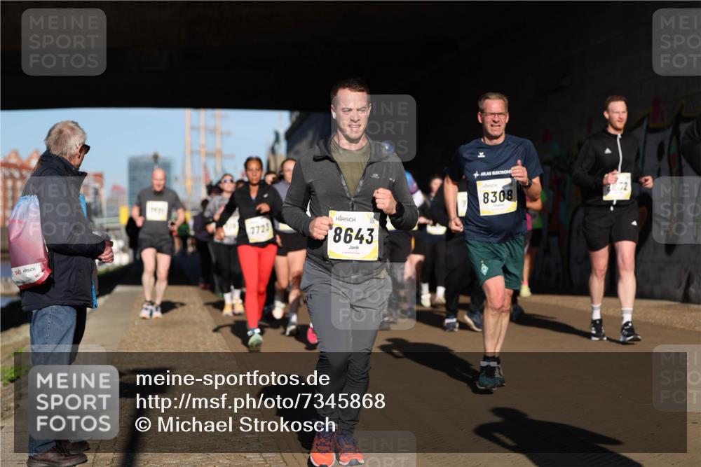 06.10.2024 - 19. swb-Marathon Bremen Michael Strokosch http://msf.ph/oto/7345868 06.10.2024 10:18:44 Laufen 7723, 8643, 8308 meine-sportfotos.de