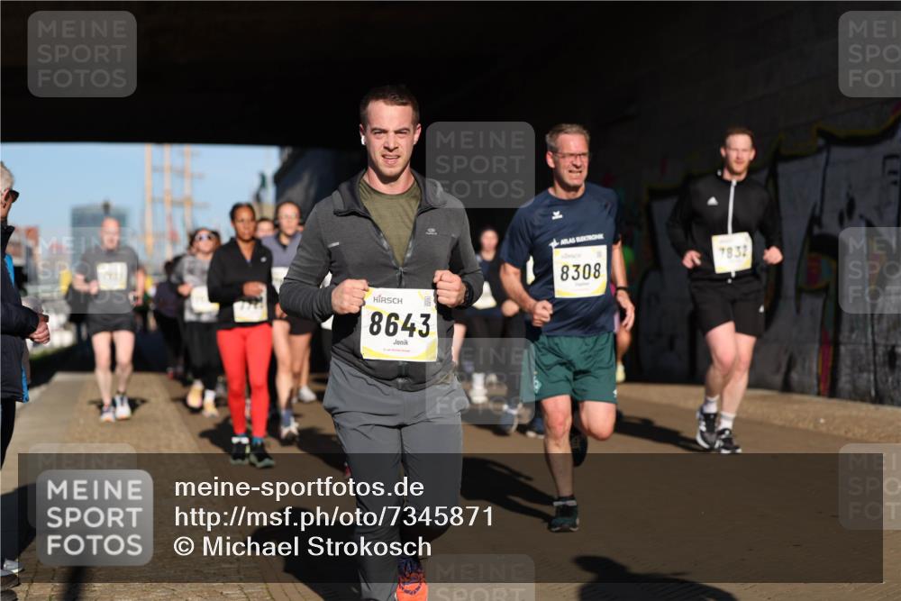 06.10.2024 - 19. swb-Marathon Bremen Michael Strokosch http://msf.ph/oto/7345871 06.10.2024 10:18:45 Laufen 8643, 8308, 7832 meine-sportfotos.de