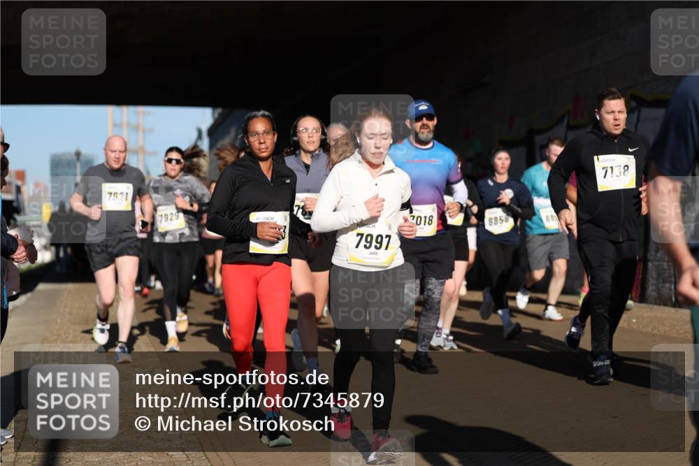06.10.2024 - 19. swb-Marathon Bremen Michael Strokosch http://msf.ph/oto/7345879 06.10.2024 10:18:46 Laufen 7621, 7929, 7997, 7018, 8858, 7138 meine-sportfotos.de