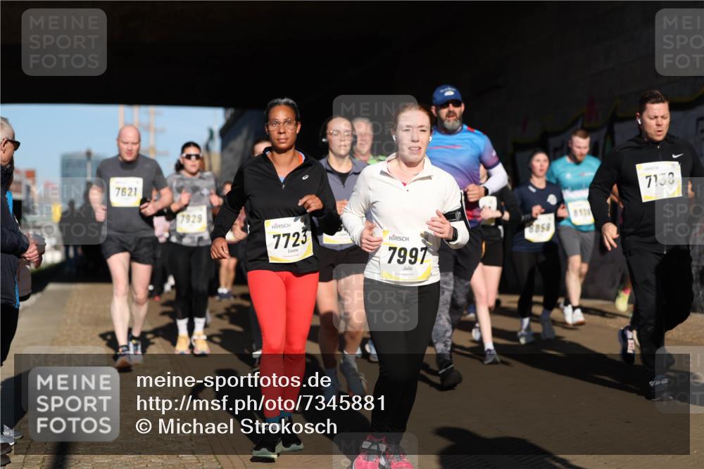 06.10.2024 - 19. swb-Marathon Bremen Michael Strokosch http://msf.ph/oto/7345881 06.10.2024 10:18:47 Laufen 7621, 7929, 7723, 7997, 8858, 7133 meine-sportfotos.de