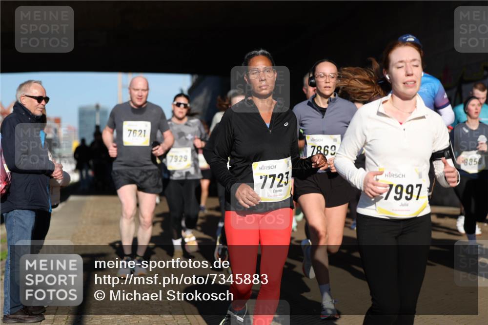 06.10.2024 - 19. swb-Marathon Bremen Michael Strokosch http://msf.ph/oto/7345883 06.10.2024 10:18:47 Laufen 7621, 7929, 7723, 7869, 7997, 8858 meine-sportfotos.de