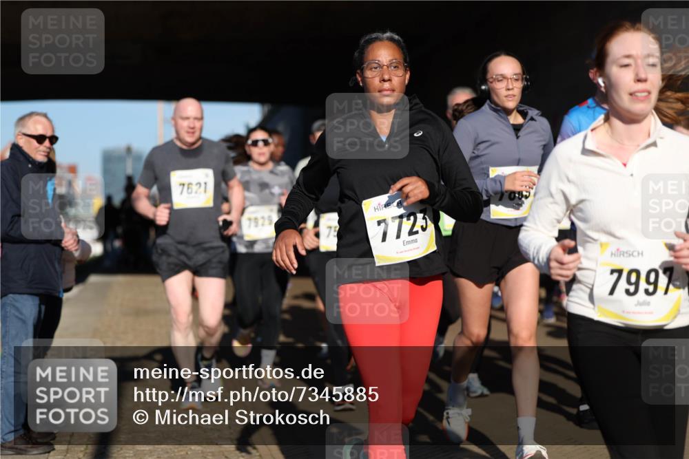 06.10.2024 - 19. swb-Marathon Bremen Michael Strokosch http://msf.ph/oto/7345885 06.10.2024 10:18:47 Laufen 7621, 7929, 7723, 7997 meine-sportfotos.de