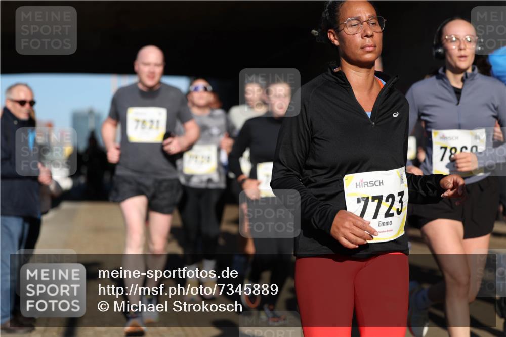 06.10.2024 - 19. swb-Marathon Bremen Michael Strokosch http://msf.ph/oto/7345889 06.10.2024 10:18:48 Laufen 7621, 7723, 7800 meine-sportfotos.de