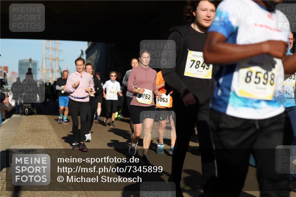 06.10.2024 - 19. swb-Marathon Bremen Michael Strokosch http://msf.ph/oto/7345899 06.10.2024 10:18:51 Laufen 7463, 8352, 9053, 7843, 8598, 3 meine-sportfotos.de
