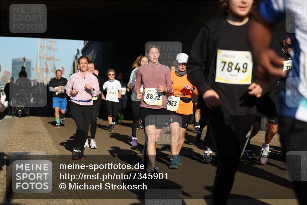 06.10.2024 - 19. swb-Marathon Bremen Michael Strokosch http://msf.ph/oto/7345901 06.10.2024 10:18:51 Laufen 8463, 8852, 9053, 7849, 71 meine-sportfotos.de
