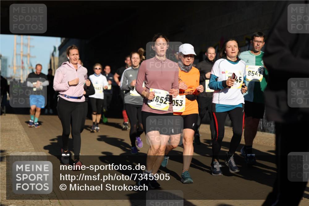 06.10.2024 - 19. swb-Marathon Bremen Michael Strokosch http://msf.ph/oto/7345905 06.10.2024 10:18:51 Laufen 463, 3852, 053, 45, 8541 meine-sportfotos.de