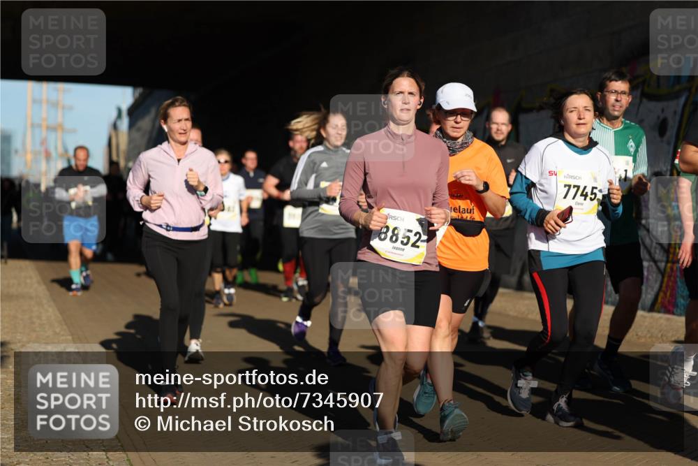 06.10.2024 - 19. swb-Marathon Bremen Michael Strokosch http://msf.ph/oto/7345907 06.10.2024 10:18:52 Laufen 8852, 7745 meine-sportfotos.de
