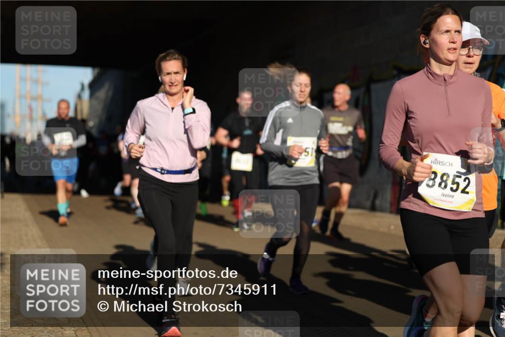 06.10.2024 - 19. swb-Marathon Bremen Michael Strokosch http://msf.ph/oto/7345911 06.10.2024 10:18:52 Laufen 119, 51, 3852 meine-sportfotos.de