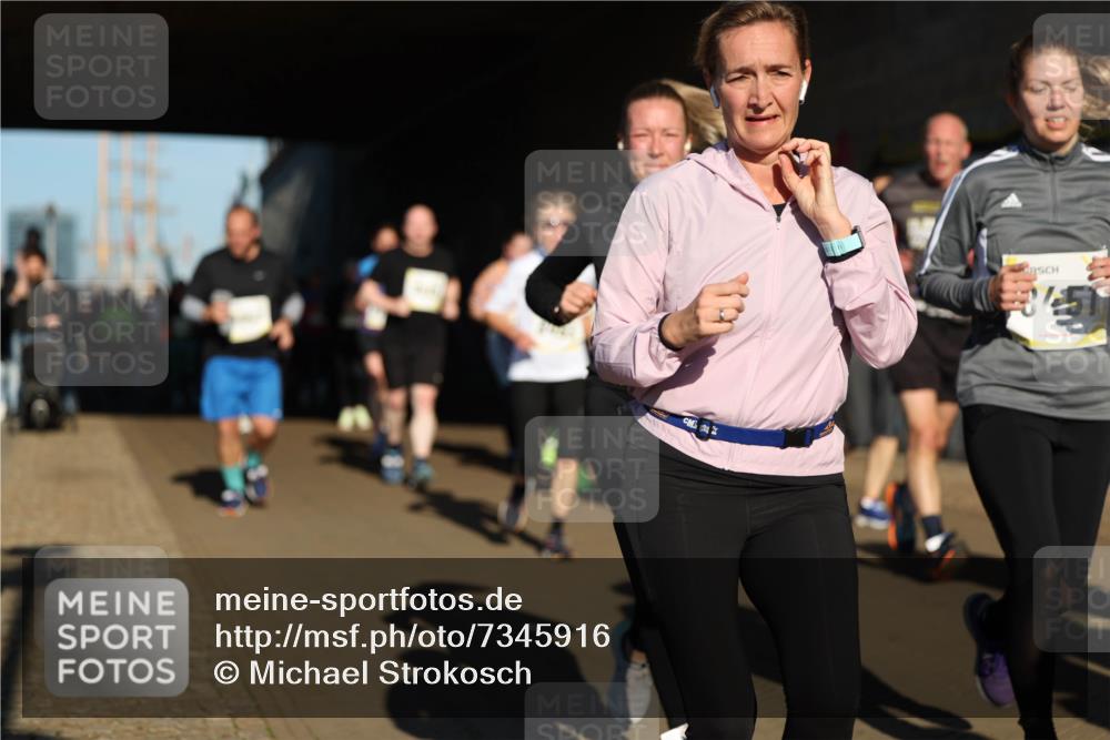 06.10.2024 - 19. swb-Marathon Bremen Michael Strokosch http://msf.ph/oto/7345916 06.10.2024 10:18:53 Laufen  meine-sportfotos.de