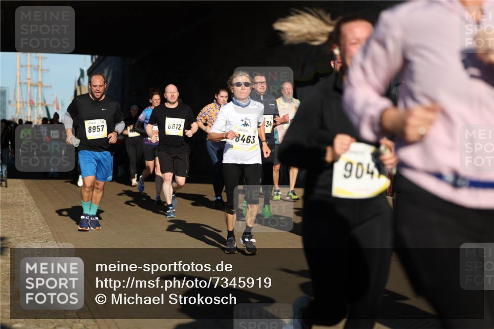 06.10.2024 - 19. swb-Marathon Bremen Michael Strokosch http://msf.ph/oto/7345919 06.10.2024 10:18:54 Laufen 8957, 8612, 8463, 34, 904 meine-sportfotos.de