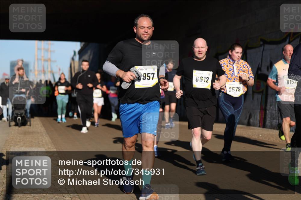 06.10.2024 - 19. swb-Marathon Bremen Michael Strokosch http://msf.ph/oto/7345931 06.10.2024 10:18:56 Laufen 957, 8612, 8579, 8152 meine-sportfotos.de