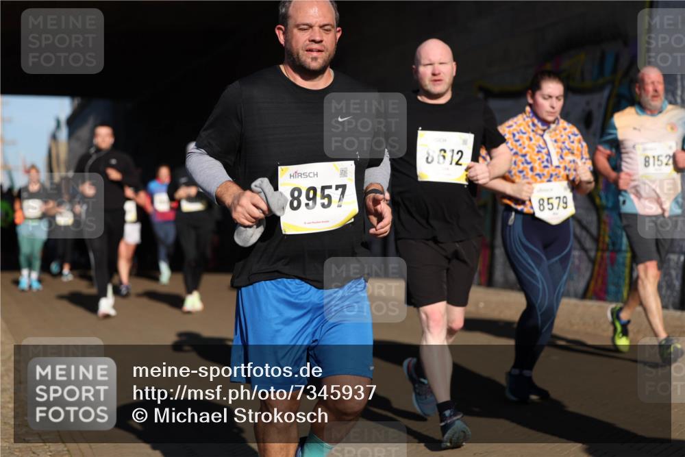 06.10.2024 - 19. swb-Marathon Bremen Michael Strokosch http://msf.ph/oto/7345937 06.10.2024 10:18:57 Laufen 8957, 8612, 8579, 8152 meine-sportfotos.de