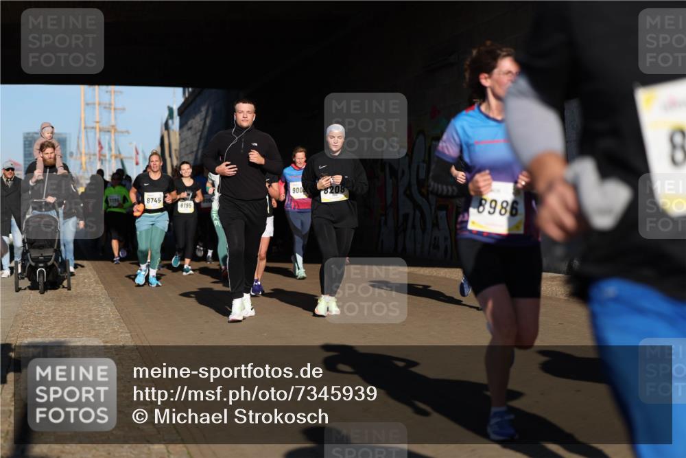 06.10.2024 - 19. swb-Marathon Bremen Michael Strokosch http://msf.ph/oto/7345939 06.10.2024 10:18:57 Laufen 900, 1195, 8745, 8195, 8208, 8, 8986 meine-sportfotos.de
