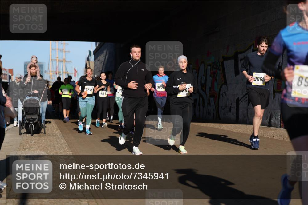 06.10.2024 - 19. swb-Marathon Bremen Michael Strokosch http://msf.ph/oto/7345941 06.10.2024 10:18:58 Laufen 8745, 83, 1395, 8195, 9005, 20, 9059, 89 meine-sportfotos.de