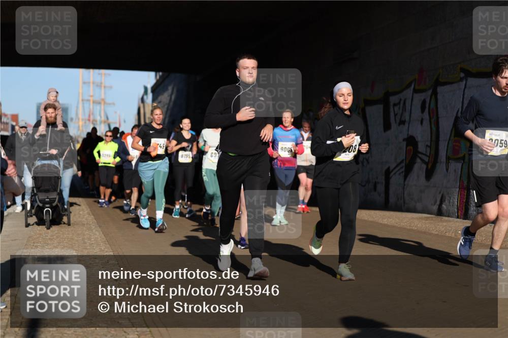 06.10.2024 - 19. swb-Marathon Bremen Michael Strokosch http://msf.ph/oto/7345946 06.10.2024 10:18:58 Laufen 745, 264, 9005, 208, 3295, 8195, 89, 59 meine-sportfotos.de