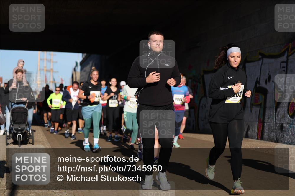 06.10.2024 - 19. swb-Marathon Bremen Michael Strokosch http://msf.ph/oto/7345950 06.10.2024 10:18:59 Laufen 6915, 80, 900 meine-sportfotos.de