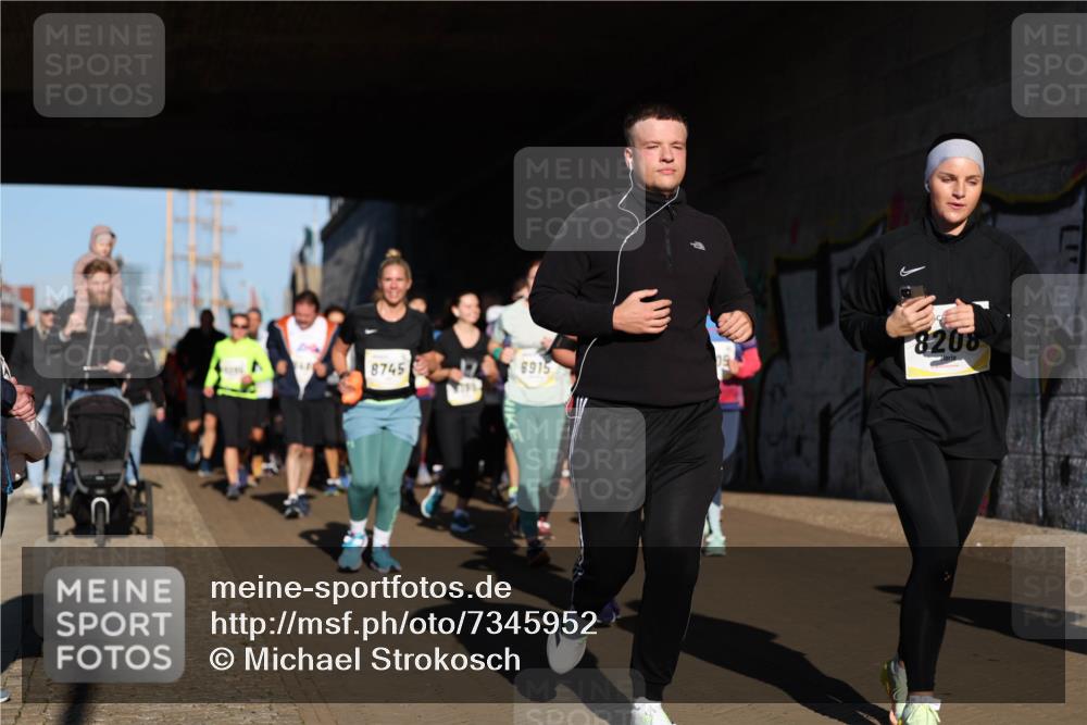06.10.2024 - 19. swb-Marathon Bremen Michael Strokosch http://msf.ph/oto/7345952 06.10.2024 10:18:59 Laufen 8745, 6915, 8208 meine-sportfotos.de