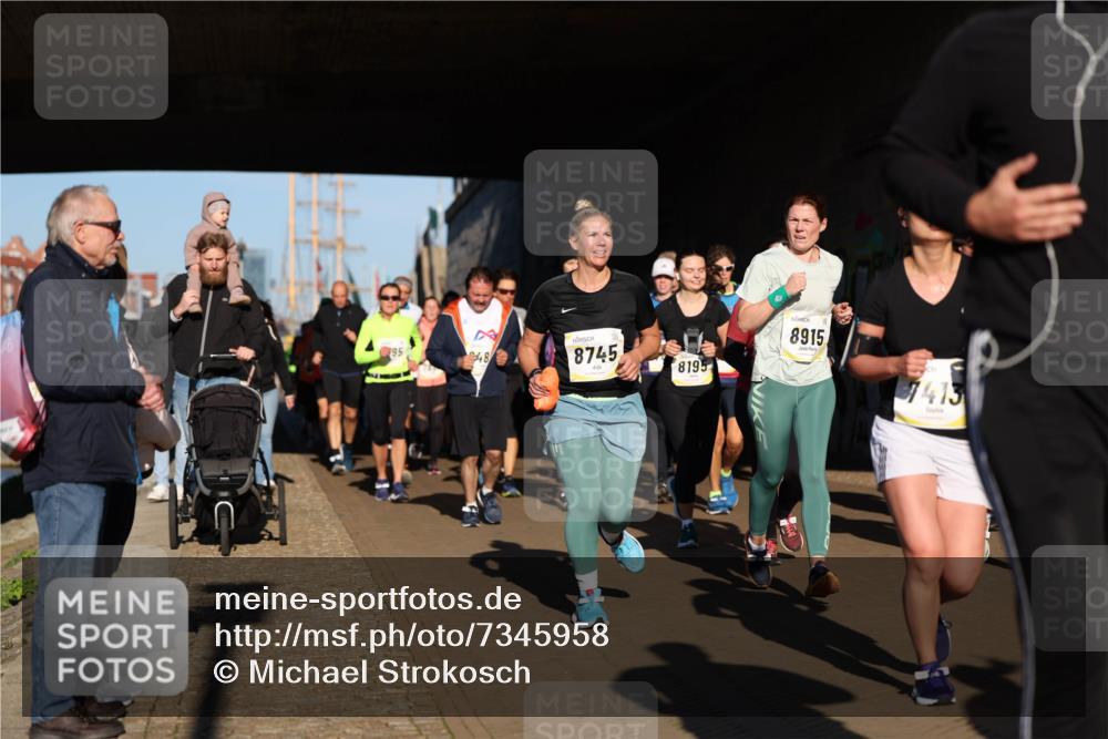06.10.2024 - 19. swb-Marathon Bremen Michael Strokosch http://msf.ph/oto/7345958 06.10.2024 10:19:00 Laufen 95, 48, 8745, 8195, 8915, 7413 meine-sportfotos.de