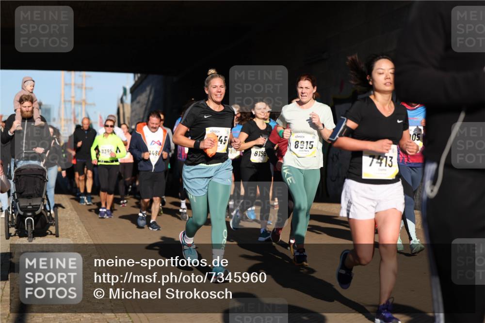 06.10.2024 - 19. swb-Marathon Bremen Michael Strokosch http://msf.ph/oto/7345960 06.10.2024 10:19:01 Laufen 1395, 486, 45, 781, 0, 8195, 8915, 7413, 105 meine-sportfotos.de