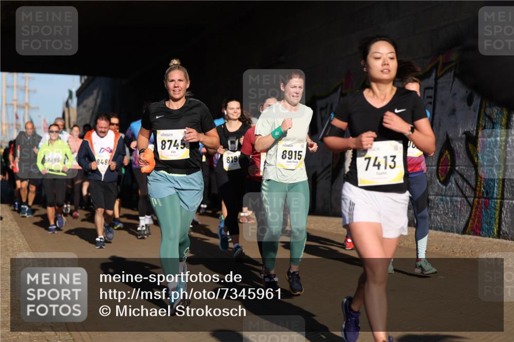 06.10.2024 - 19. swb-Marathon Bremen Michael Strokosch http://msf.ph/oto/7345961 06.10.2024 10:19:01 Laufen 7395, 848, 8745, 819, 8915, 7413 meine-sportfotos.de