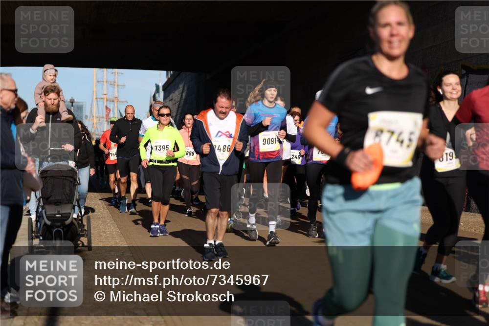 06.10.2024 - 19. swb-Marathon Bremen Michael Strokosch http://msf.ph/oto/7345967 06.10.2024 10:19:02 Laufen 7395, 486, 744, 898, 9091, 246, 8745, 19 meine-sportfotos.de