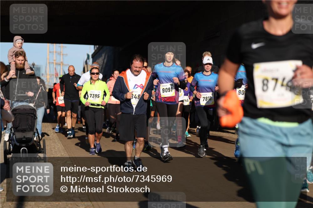 06.10.2024 - 19. swb-Marathon Bremen Michael Strokosch http://msf.ph/oto/7345969 06.10.2024 10:19:02 Laufen 744, 7395, 348, 9091, 246, 7811, 90, 874 meine-sportfotos.de
