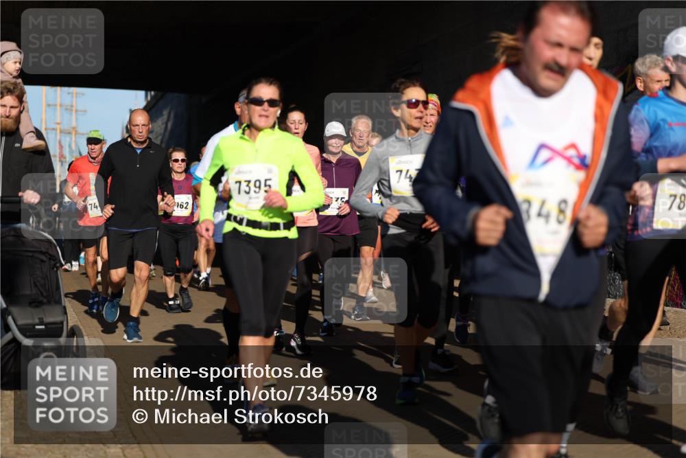 06.10.2024 - 19. swb-Marathon Bremen Michael Strokosch http://msf.ph/oto/7345978 06.10.2024 10:19:04 Laufen 74, 7395, 74, 162, 348, 78 meine-sportfotos.de